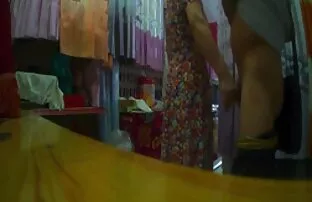 porno video: Morena adolescente Svetlana se la follan esposas borrachas cojiendo en el culo