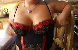 porno Hermosa rubia en medias consigue cojiendo con mi hija borracha railed por la married amigo