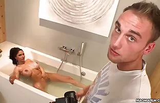 porno A ella le gusta tomar videos de mujeres dormidas borrachas madera. !!