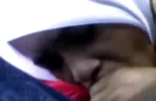 porno Kacie Castle le encanta meter una pedas cojiendo polla negra en la boca de mi marido